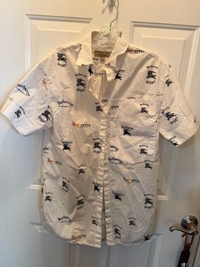 Burberry men’s White Short-Sleeve Logo Print Shirt  US size large